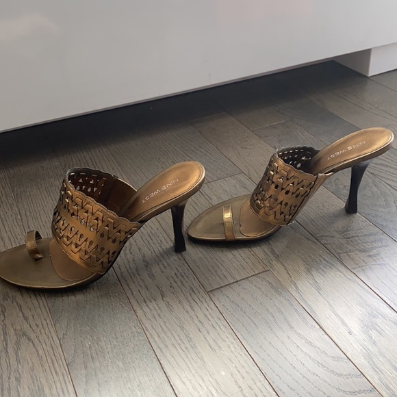 Nine West Gold/Bronze Heel Slide Sandal - Picture 5 of 9